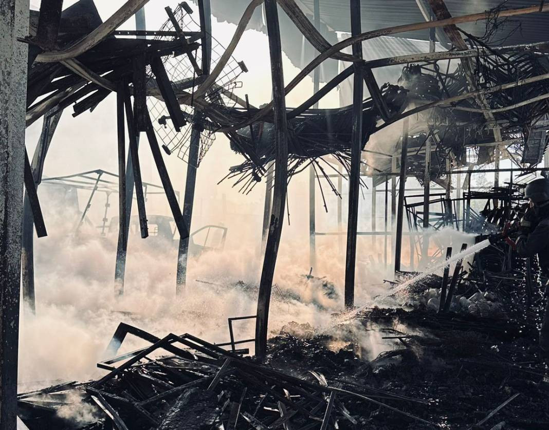 Rusya mağazayı füzeyle vurdu! Ölüler ve çok sayıda yaralı var - Resim: 15